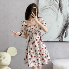 RM22926#女玫瑰花碎花连衣裙子法式显身材收腰泡泡袖方领短裙