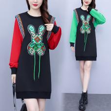 RM26129#大码女装2023秋冬新款设计感拼接图案时尚通勤气质百搭卫衣裙