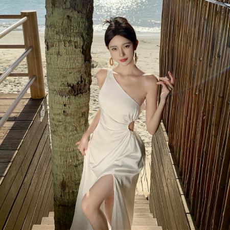 RM30619#三亚海边度假连衣裙2024新款夏白色斜肩吊带开叉气质修身显瘦长裙