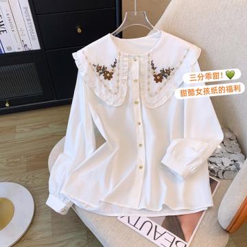 RM32479#白色娃娃领衬衫女春季设计感小众重工刺绣小衫法式高级感收腰上...