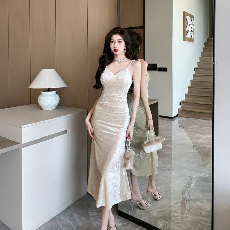RM32291#名媛风性感V领高腰吊带裙秋冬鱼尾礼服连衣裙