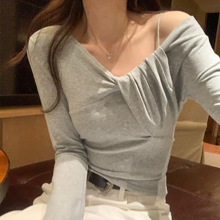RM32387#法式性感扭结酒红色修身长袖T恤 新款露肩纯欲上衣