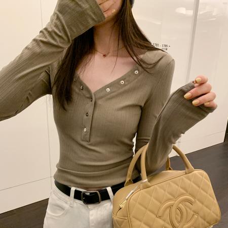 RM32390#辣妹气质v领长袖正肩T恤女 修身收腰打底衫内搭小众上衣