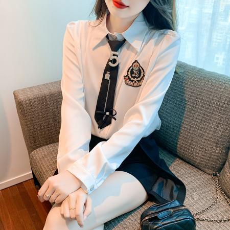 RM32524#新款高校学院风设计感刺绣徽章领带衬衣减龄小众百搭上衣