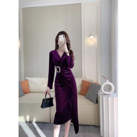 RM32750#丝绒连衣裙冬季新款气质优雅女神范V领修身不规则中长裙女