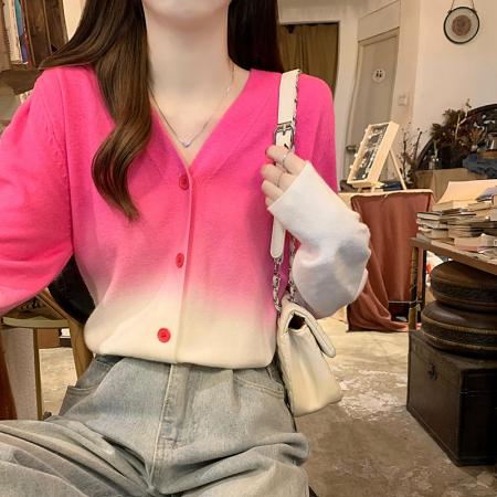 RM32868#韩版时尚设计感渐变气质V领单排扣毛衣针织开衫女