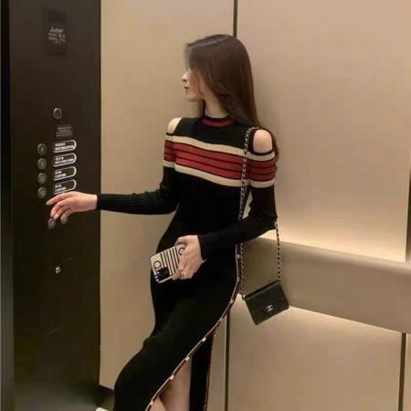 RM33469#法式复古惊艳设计感轻熟风露肩修身包臀内搭针织连衣裙