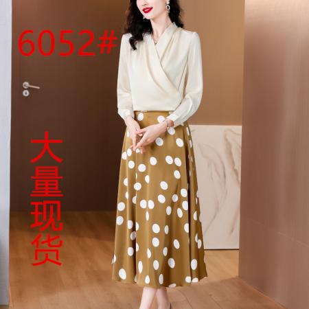 PF1859#复古波点大摆缎面半身裙 新款气质时尚高腰长裙